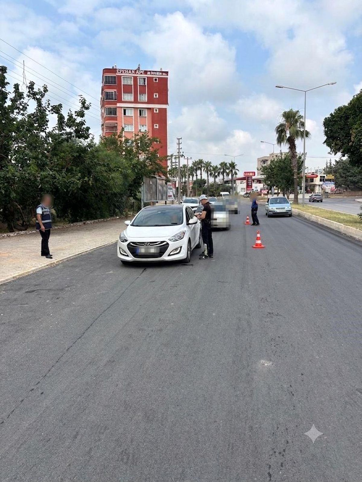 Kozan\'da Uyuşturucu ve Hükümlüler Yakalandı