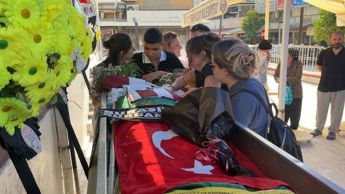 Kuşadası\'nda Boğulma Olayı: Emekli Öğretmen Hayatını Kaybetti