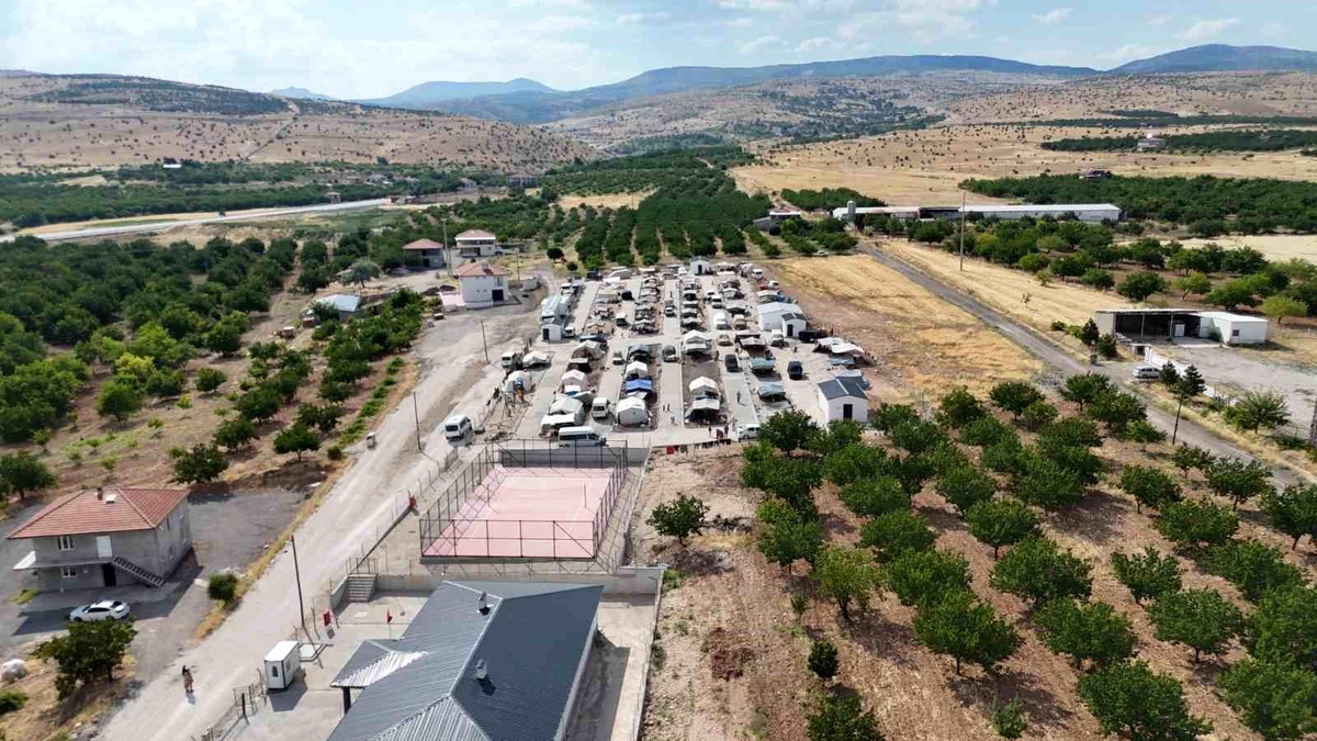 Malatya\'da zorlu kayısı mesaisine modern yaşam alanı