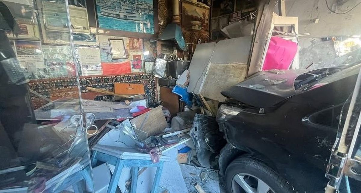 Çorum\'da Minibüs Kazası: Çay Ocağına Daldı