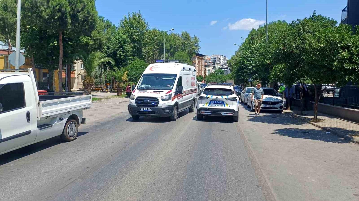 Aydın\'da Motosiklet-Kamyonet Çarpışması: 2 Yaralı