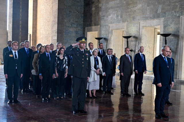 NATO heyeti Anıtkabir'i ziyaret etti