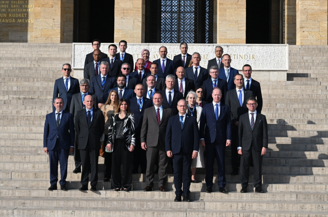 NATO heyeti Anıtkabir'i ziyaret etti