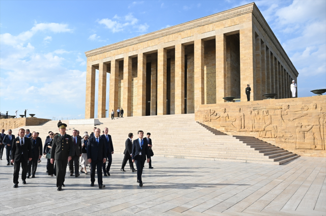 NATO heyeti Anıtkabir'i ziyaret etti