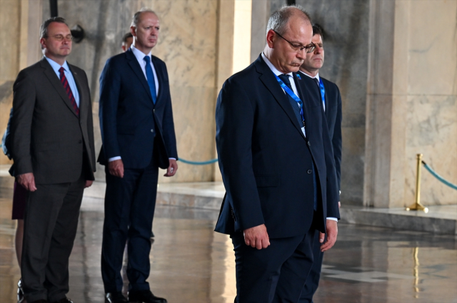 NATO heyeti Anıtkabir'i ziyaret etti