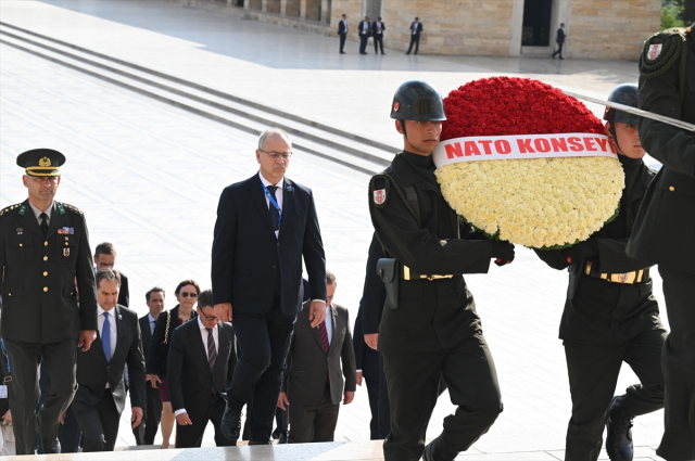 NATO heyeti Anıtkabir'i ziyaret etti