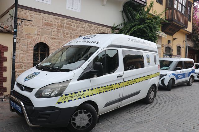 Rusya dönüşünde, Alman sevgilisini evde ölü buldu