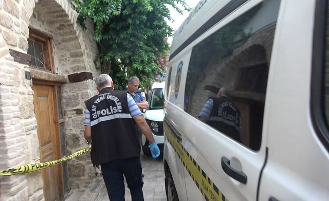 Rusya dönüşünde, Alman sevgilisini evde ölü buldu