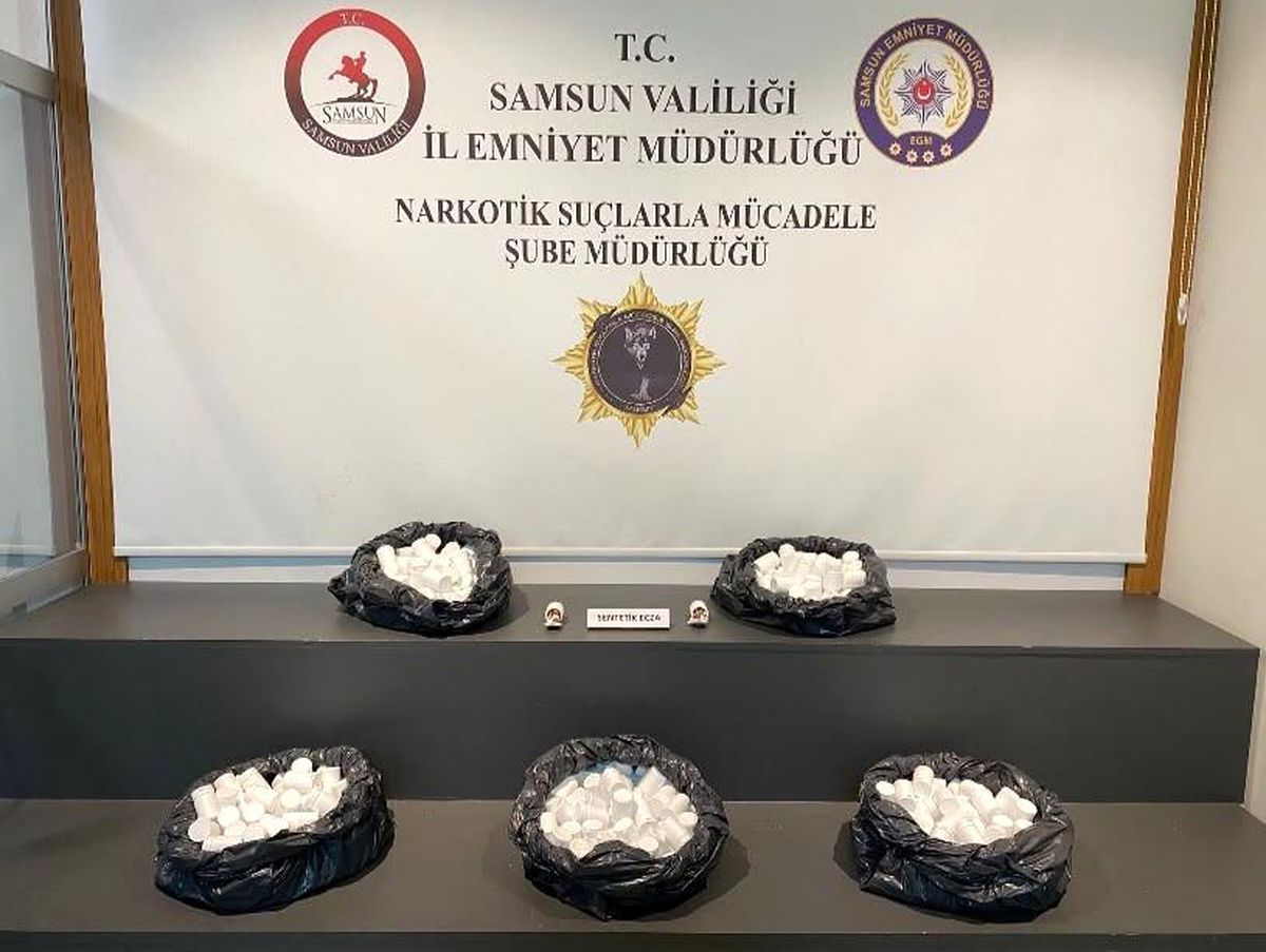 Samsun\'da 38 Bin Sentetik Ecza Ele Geçirildi