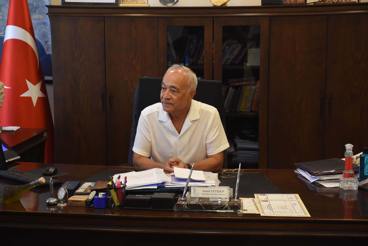 Seferihisar\'da Rüşvet Soruşturması: Fuat Gümüş Başkan Vekili Seçildi