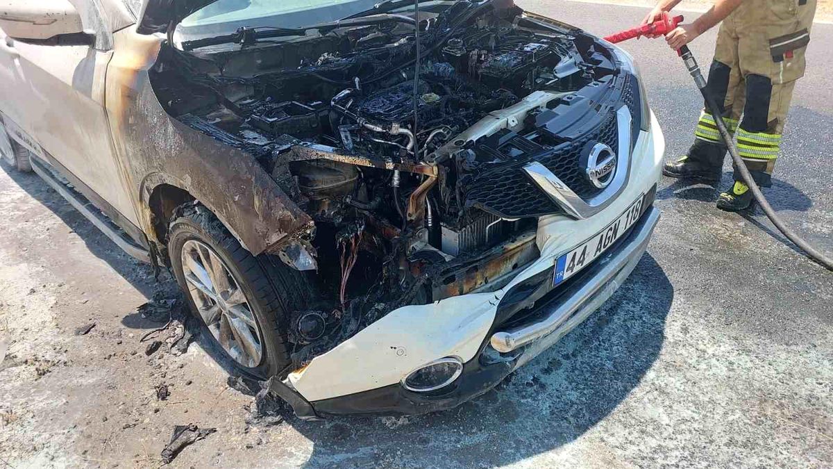 Diyarbakır\'da SUV Araç Yandı