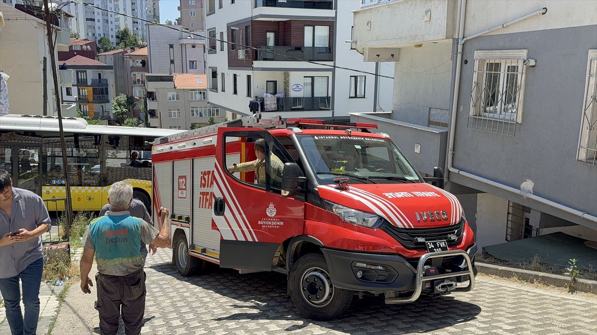 Beton Mikserinin Kaza Geçirdiği Ümraniye\'de Yaralı Sürücü Hastaneye Kaldırıldı