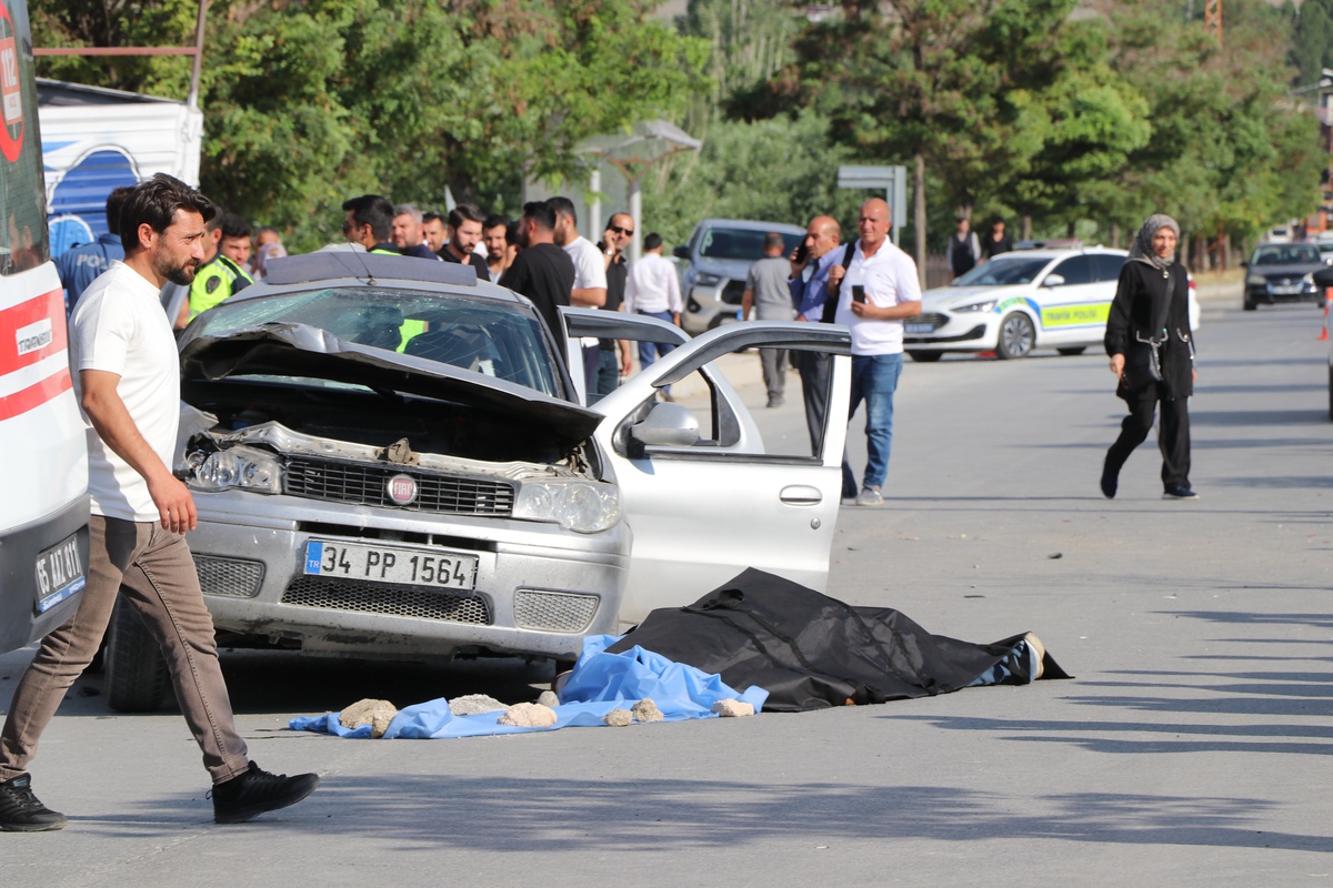 Van\'da Trafik Kazası: 1 Ölü, 4 Yaralı