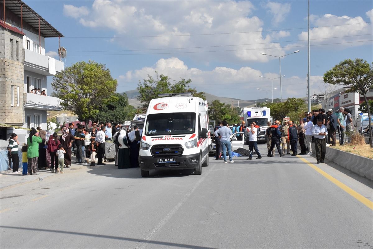 Van\'da Trafik Kazası: 1 Ölü, 4 Yaralı
