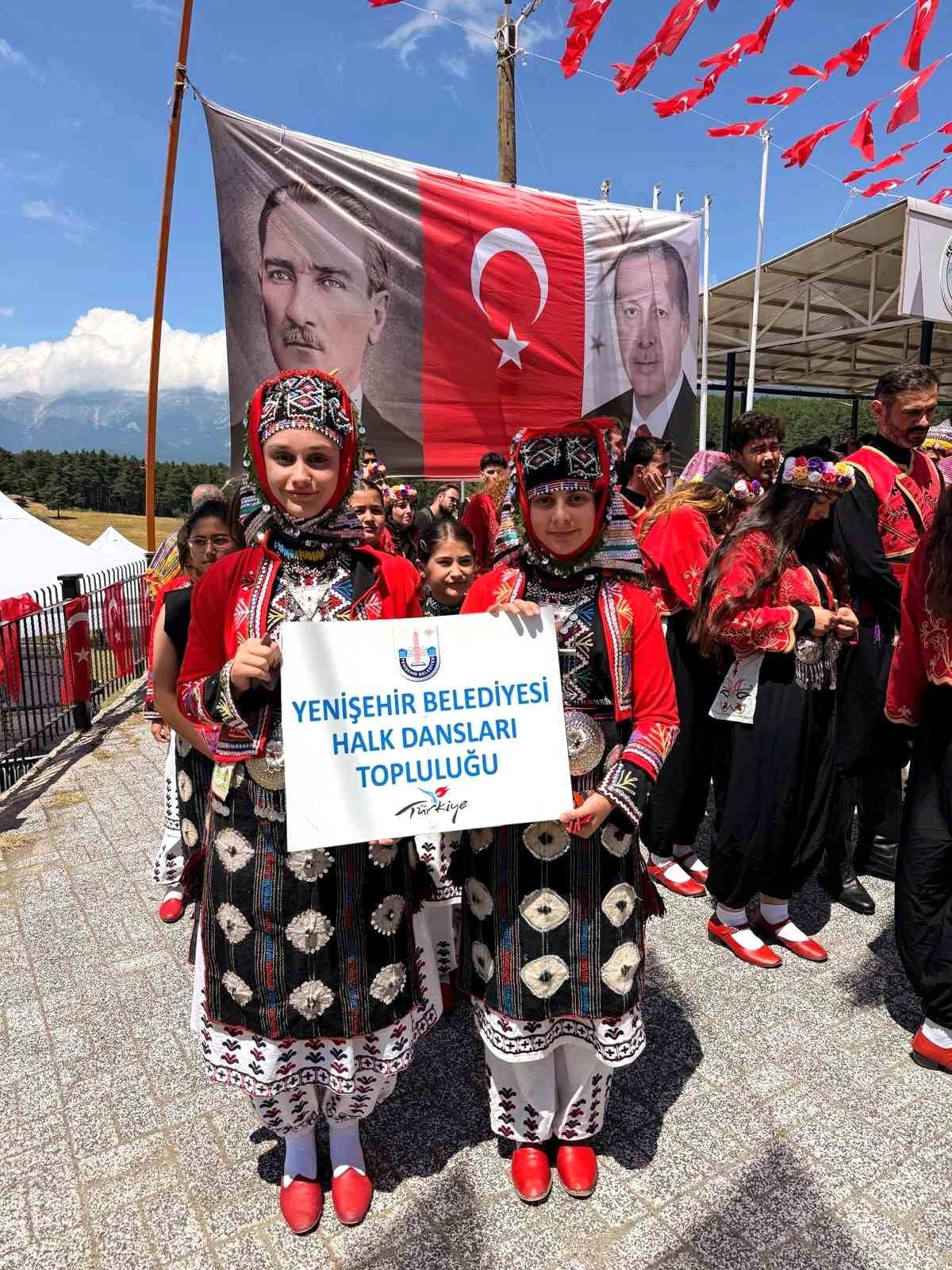 Yenişehir Halk Dansları Topluluğu, Kocayayla Şenlikleri\'nde ayakta alkışlandı