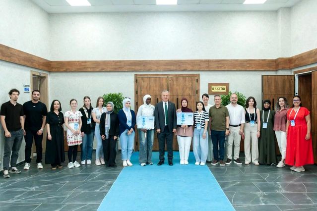 Yabancı Öğrenciler Rektör Levent’i Ziyaret Etti