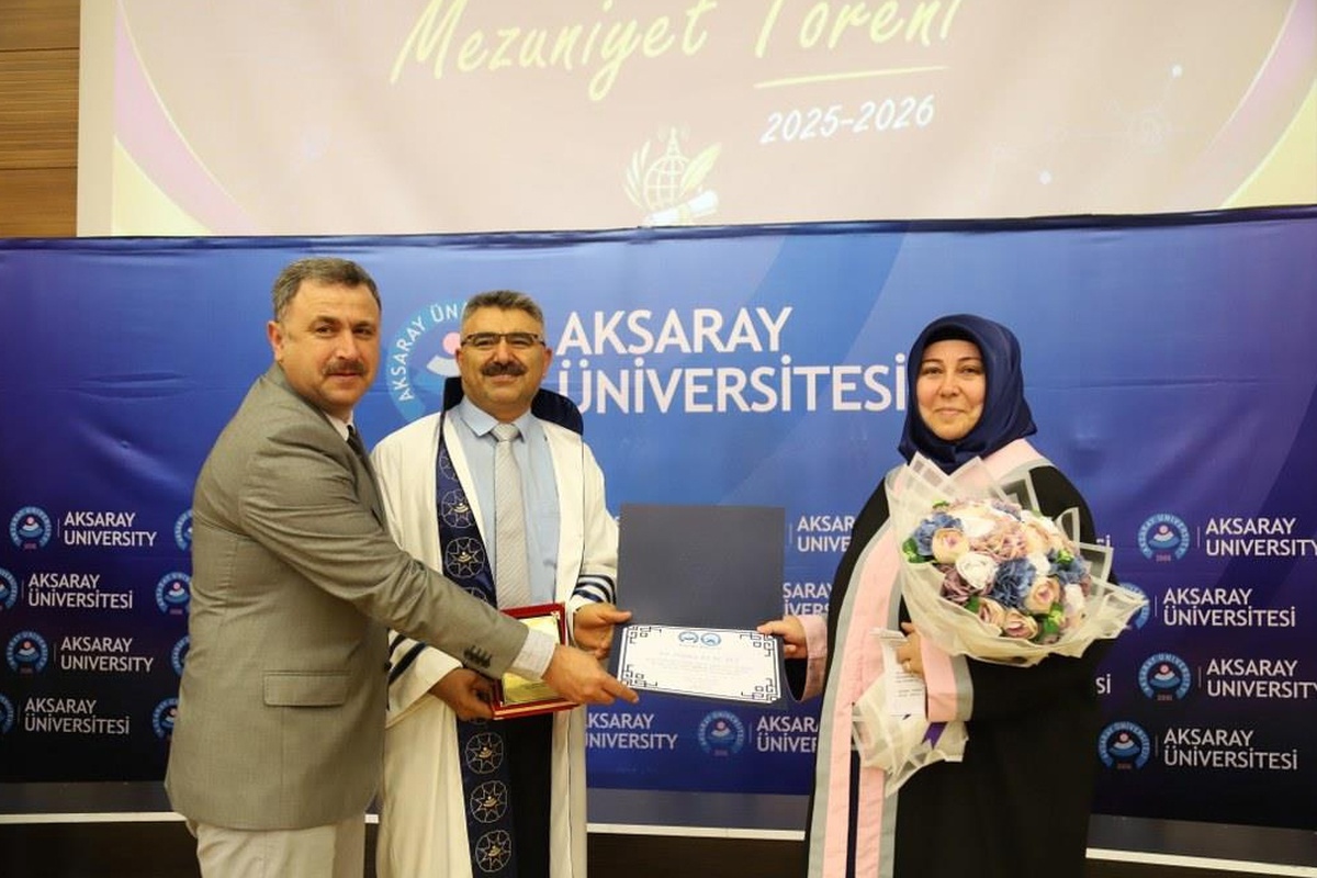 Küçük yaşta anne olup üniversiteden birinci olarak mezun oldu