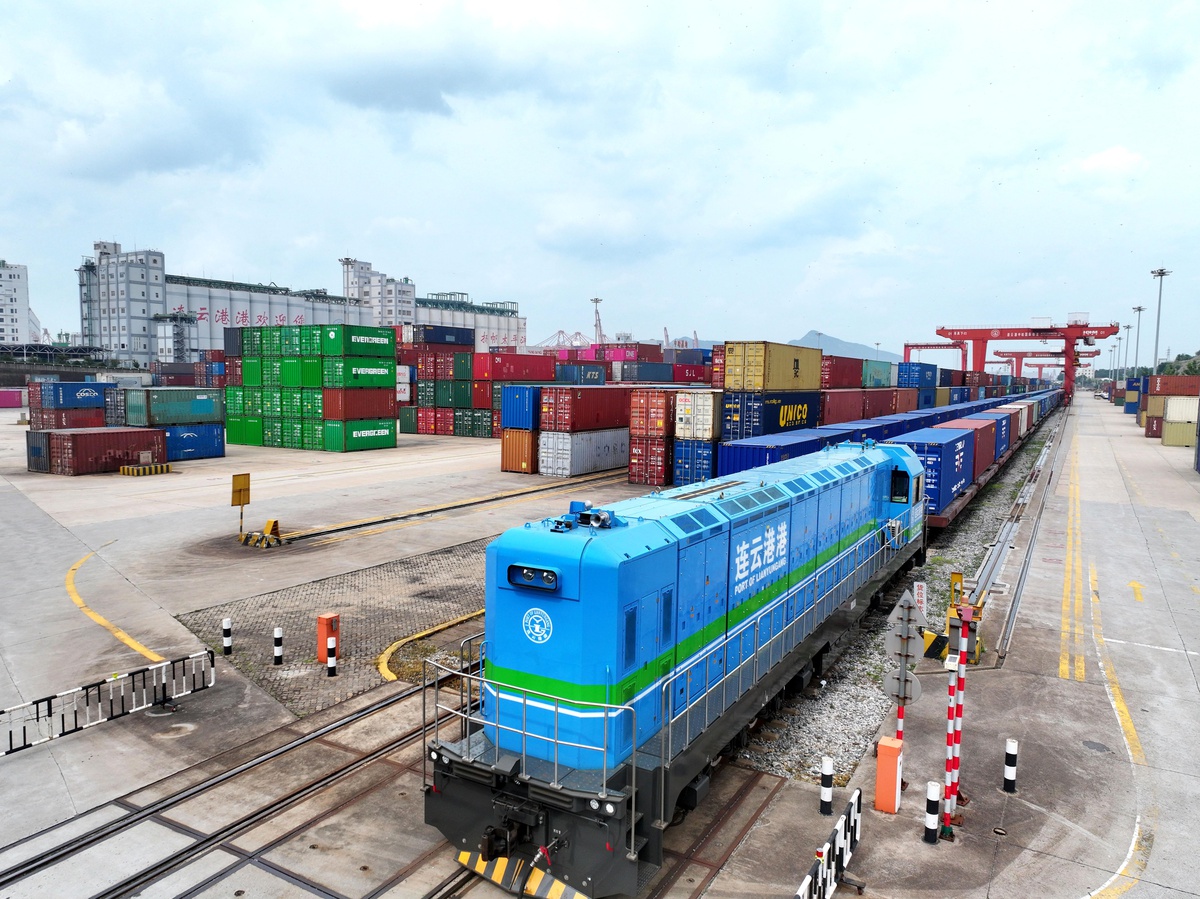 Lianyungang\'dan 8.000\'inci Yük Treni