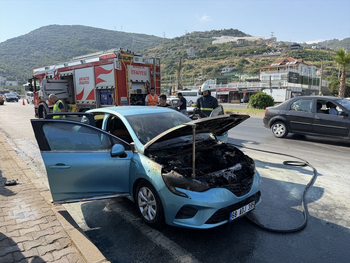 Alanya\'da Otomobil Yangını