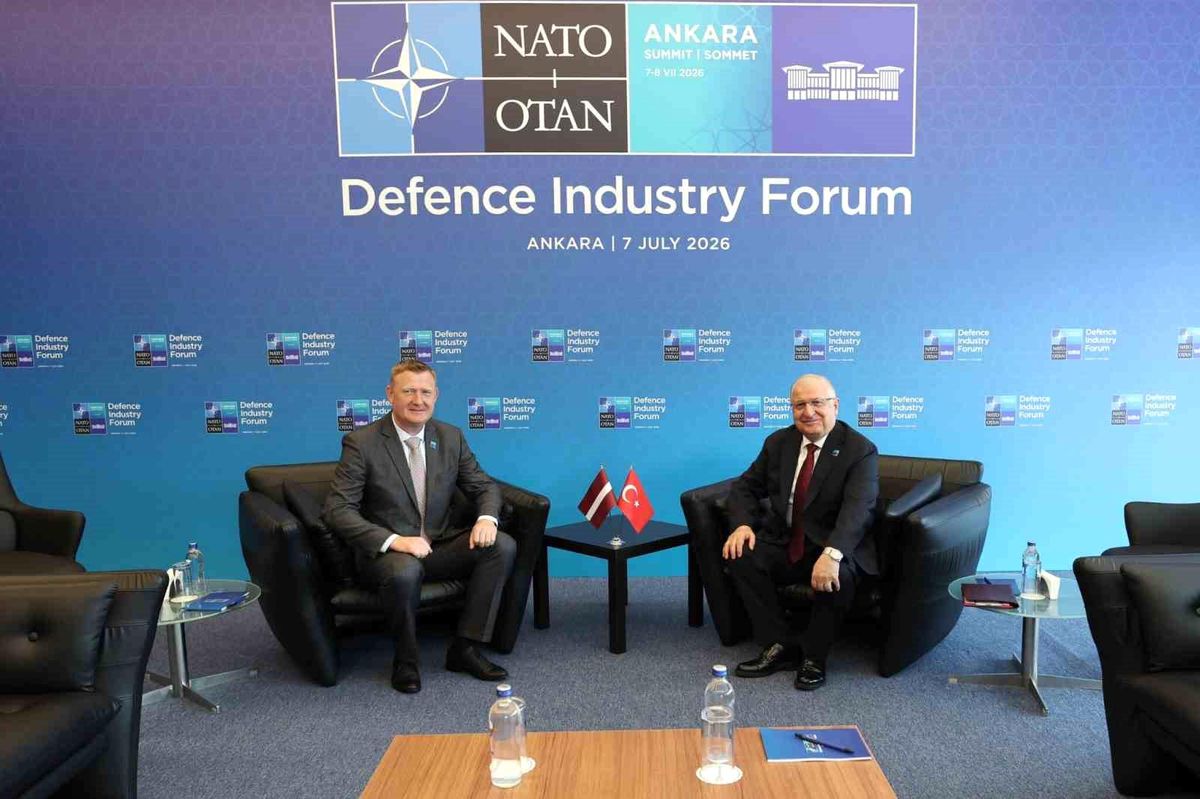 Bakan Güler, NATO Zirvesi\'nde İkili Görüşmeler Yaptı