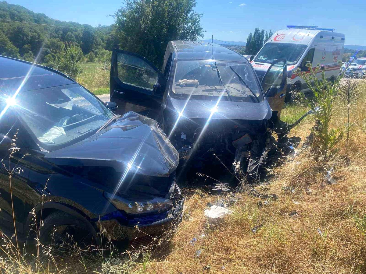 Bilecik\'te Trafik Kazası: 2 Yaralı