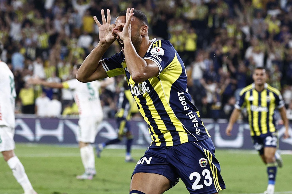 Cenk Tosun yeni takımına imzayı attı