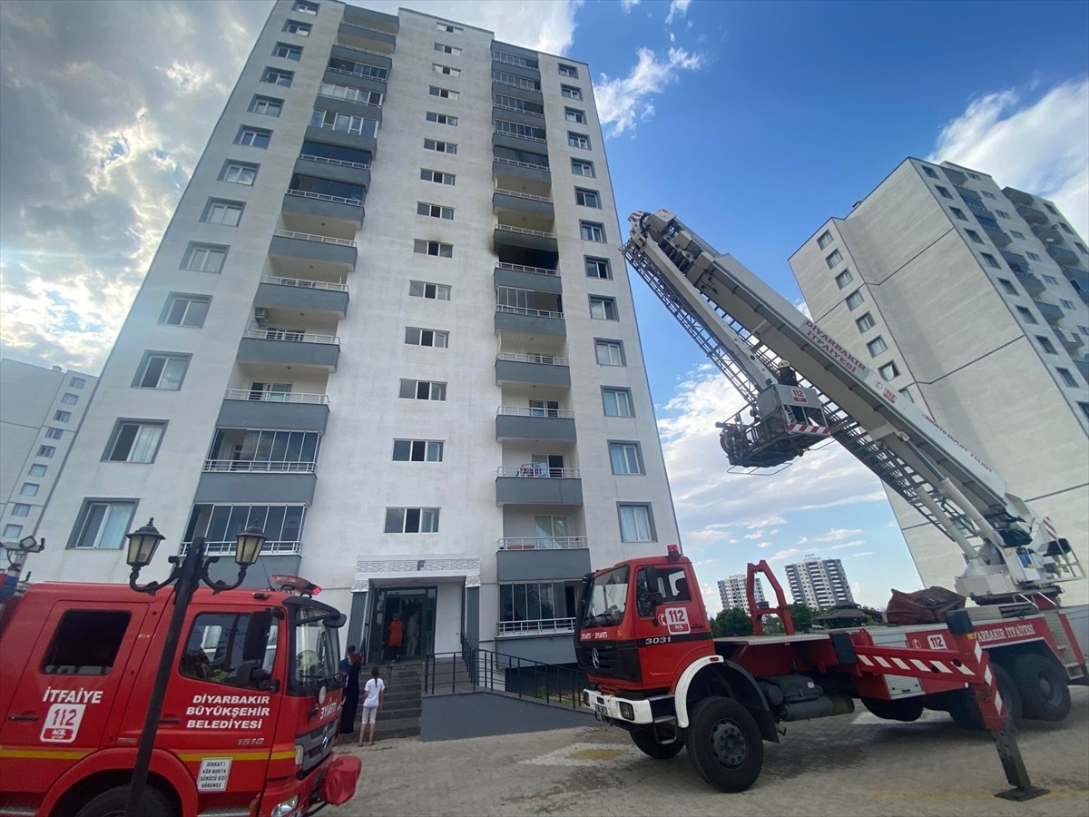 Diyarbakır\'da Apartman Yangını: 1 Yaralı