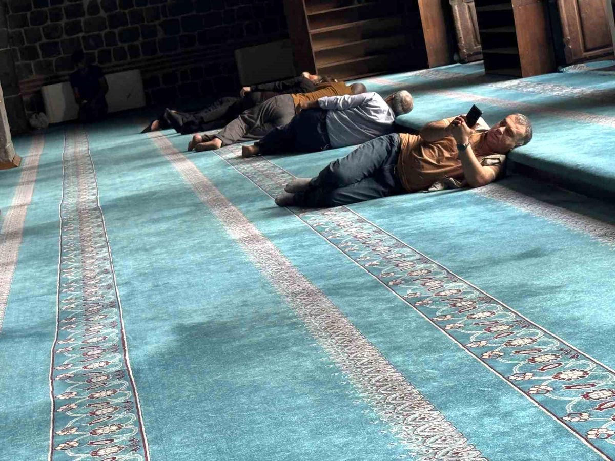 Diyarbakır\'da Sıcaklar Serin Mekanları Tercih Ettiriyor