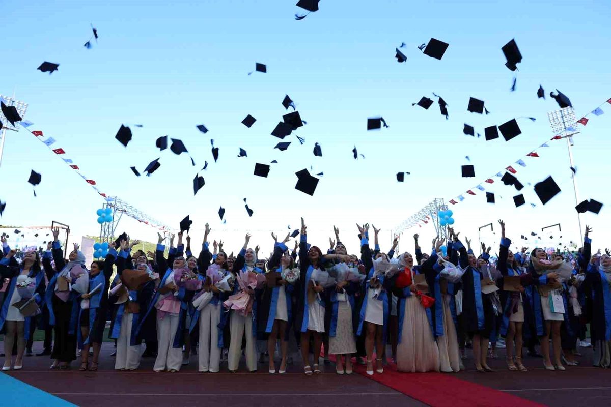 Düzce Üniversitesi\'nde mezuniyet heyecanı başladı