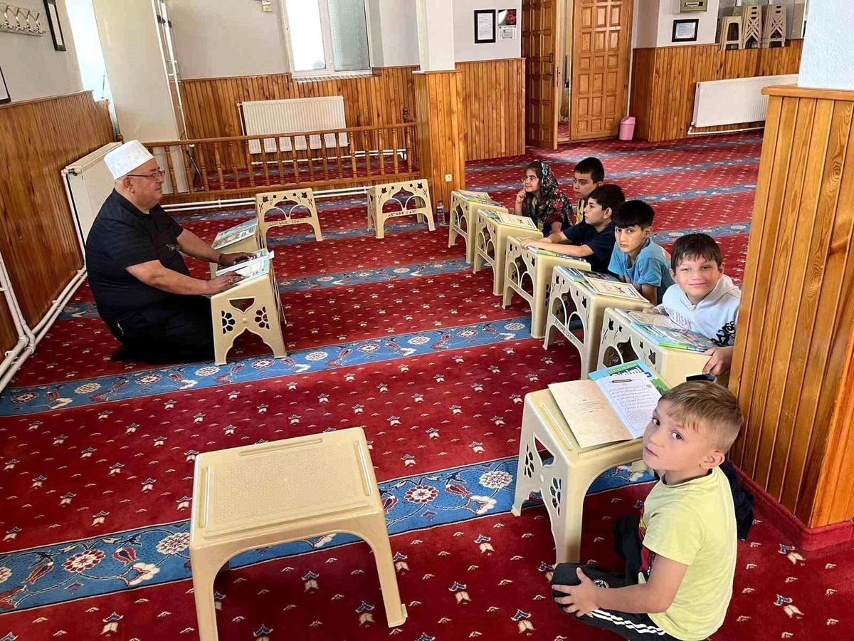 Yaz Kur\'an Kursları Emet\'te Başladı