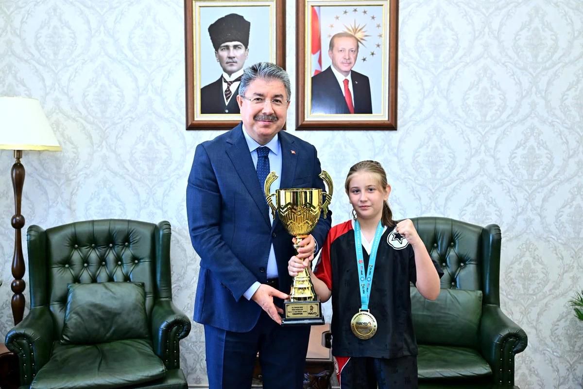 Asel Özdalgın\'dan Vali Yılmaz\'a Ziyaret