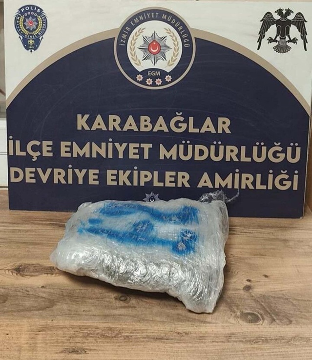 İzmir’de Uyuşturucu Operasyonu: 1 Kilo 200 Gram Esrar Ele Geçirildi