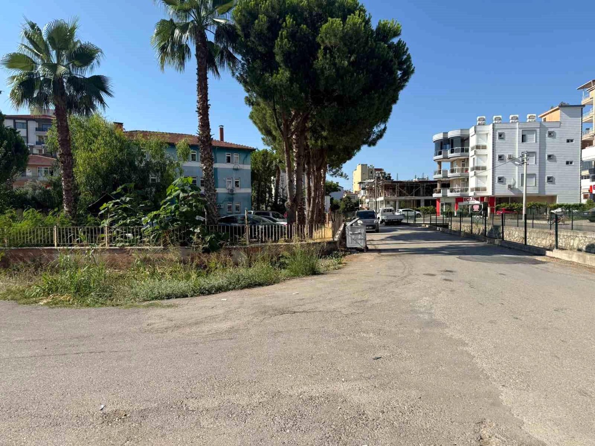 Antalya\'da Gece Yarısı Havai Fişek Panik Yarattı