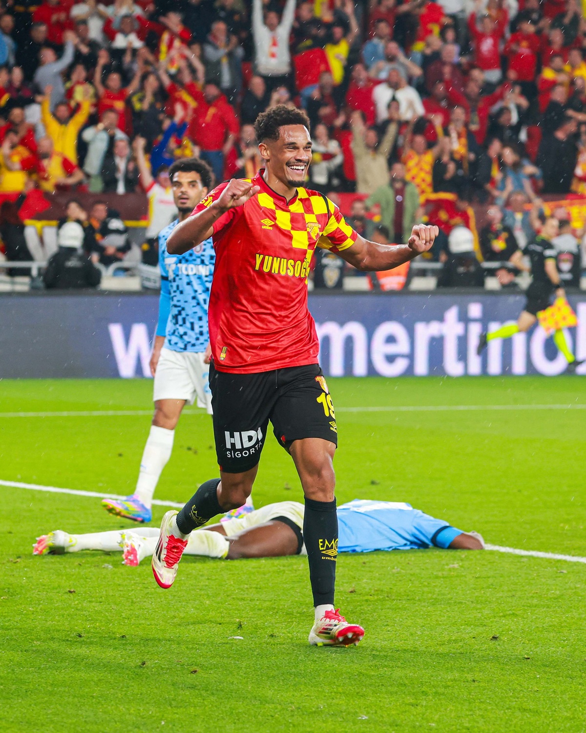 Göztepe, Emersonn\'dan büyük gelir elde edecek