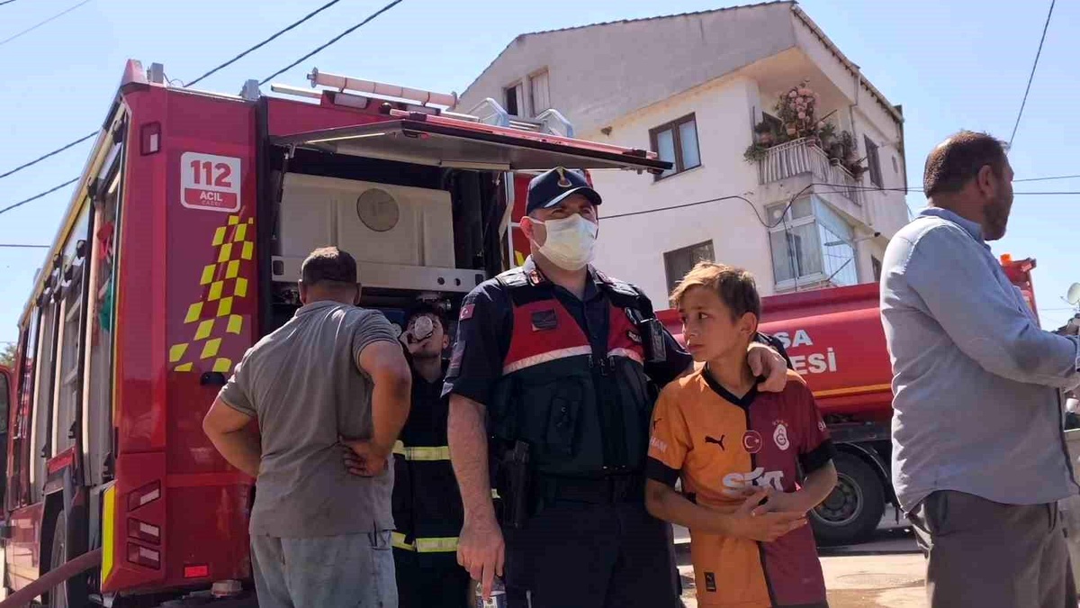 İnegöl\'de Yangın: 10 Yaşındaki Çocuğun Bisikleti Yandı