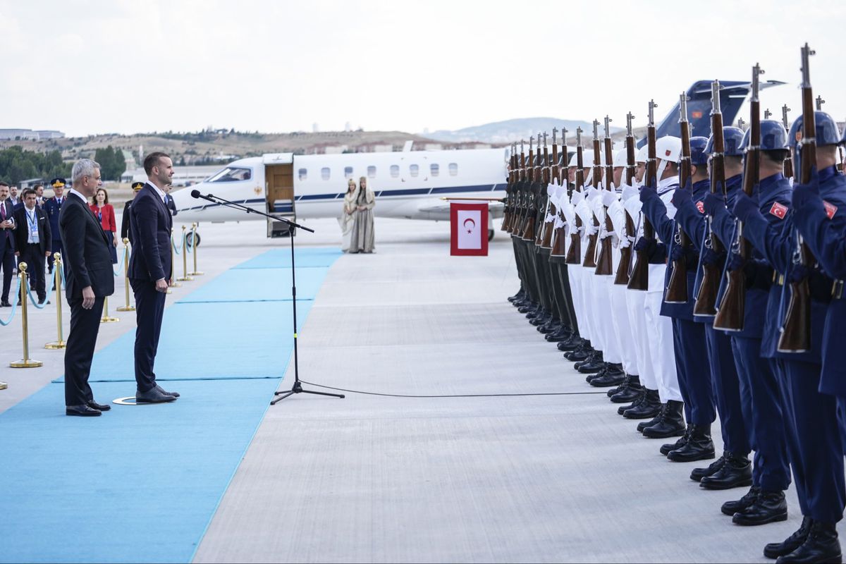 İngiltere ve Karadağ Başbakanları NATO Zirvesi İçin Ankara\'da