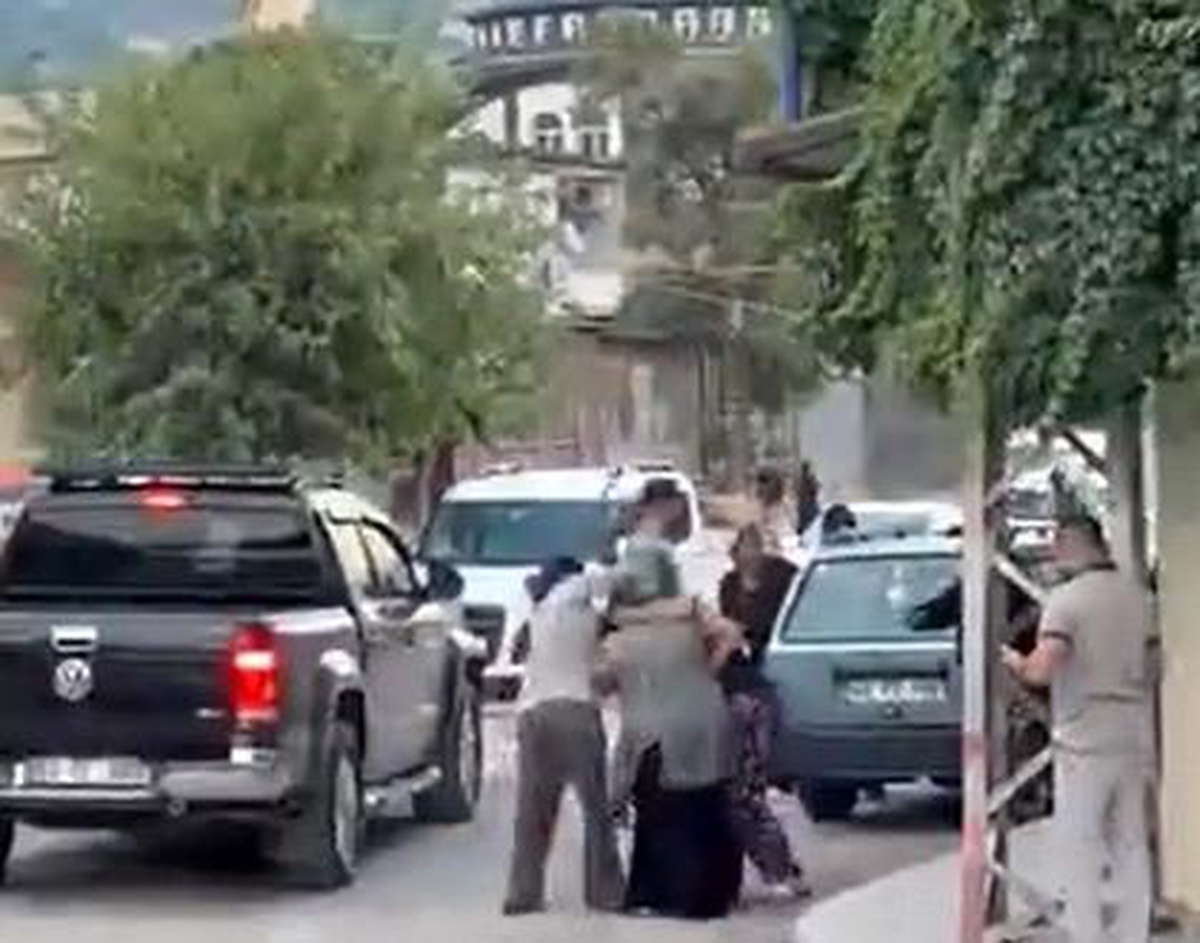 Kahramanmaraş\'ta Kadınlar Arasında Sopalı Kavga