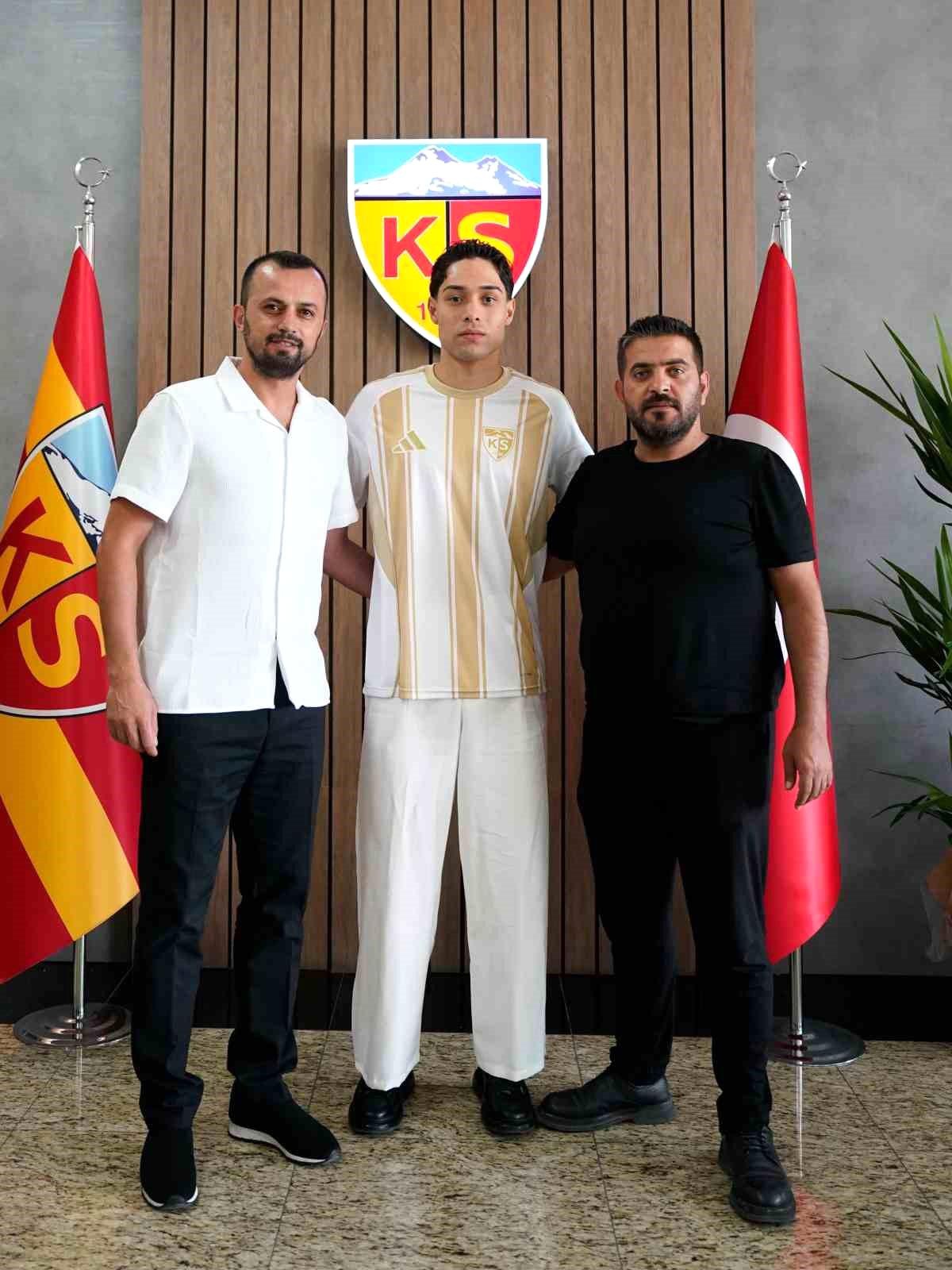 Kayserispor\'dan Talha Sarıaslan\'a Yeni Sözleşme