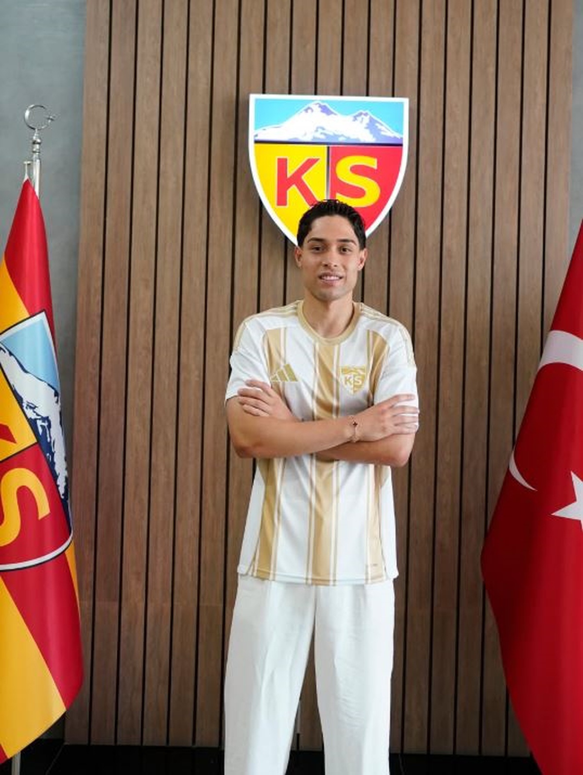 Kayserispor\'dan Talha Sarıarslan\'a Yeni Sözleşme