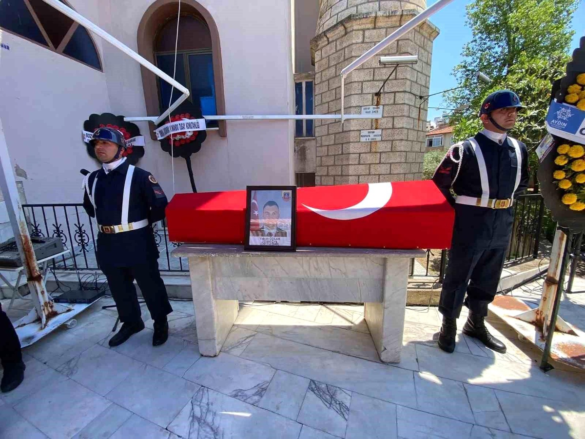 Kazada hayatını kaybeden uzman çavuş, al bayraklı tabutla son yolculuğuna uğurlandı
