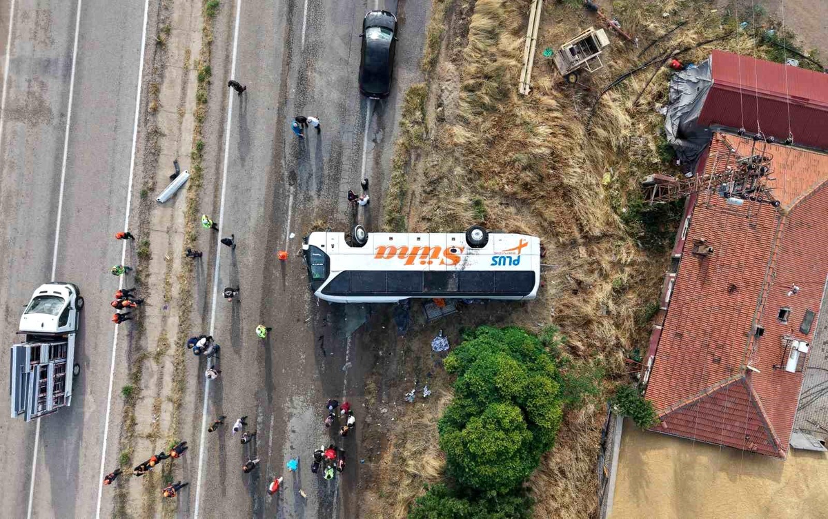Kırıkkale\'de Otobüs Kazası: 1 Ölü, 40 Yaralı