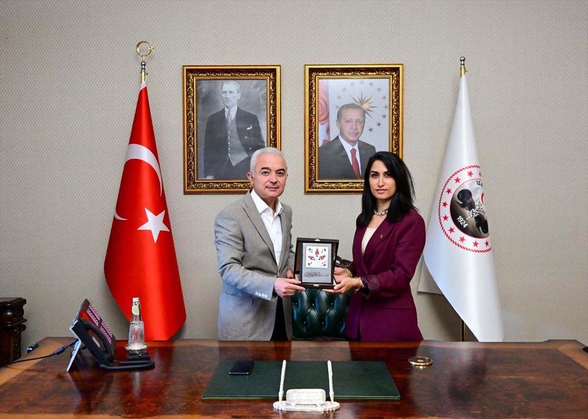 Vali Turan, Eda Kumaş\'ı Kabul Etti