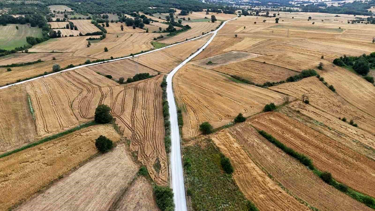Kırsal mahallenin 40 yıllık asfalt hasreti sona erdi