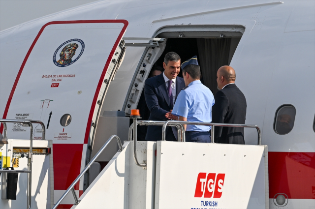 Liderlerin uçakları bir bir Ankara'ya indi! Önce eşi, sonra kendisi geldi