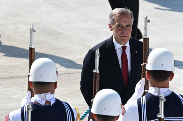 Liderlerin uçakları bir bir Ankara'ya indi! Önce eşi, sonra kendisi geldi