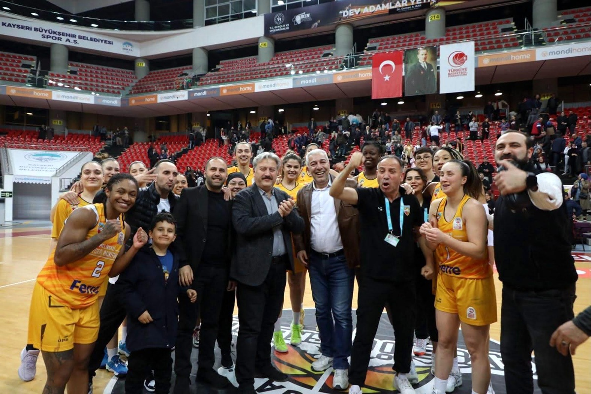 Melikgazi Kadın Basketbol Takımı Ligde Kalıyor