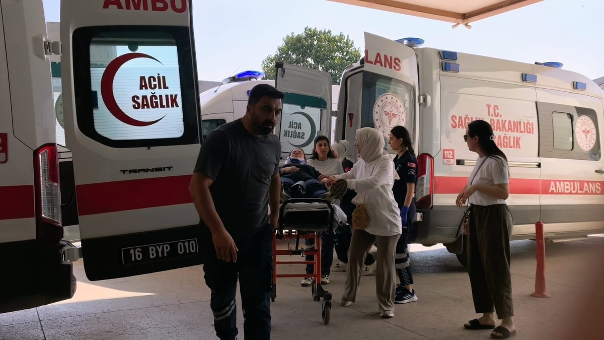 İnegöl\'de Trafik Kazası: 3 Yaralı