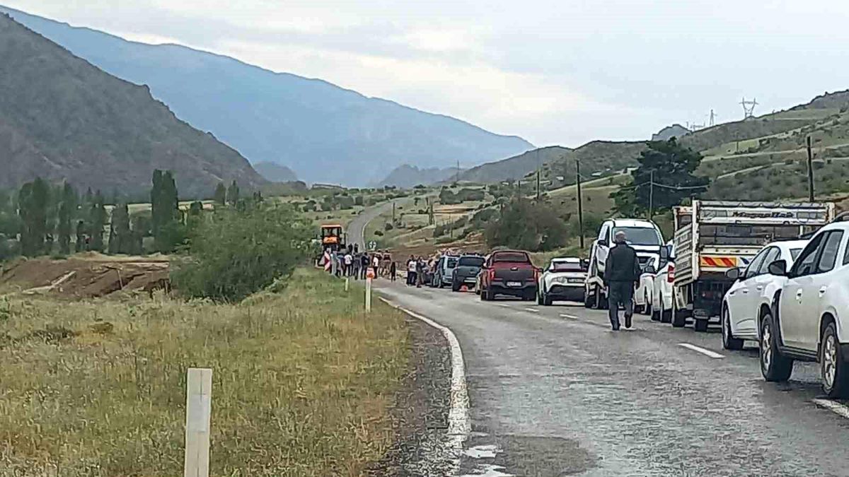 Oltu\'da Sağanak Sel, Ulaşım Kesildi