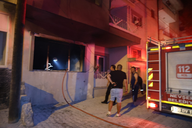 Nevşehir'de önce ağabeyini bıçakla kovaladı, sonra evi ateşe verdi