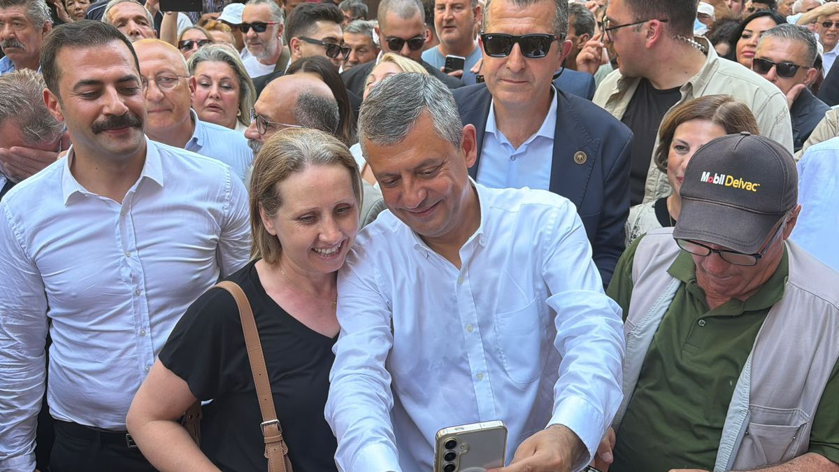 Özgür Özel Esnafa Destek Verdi